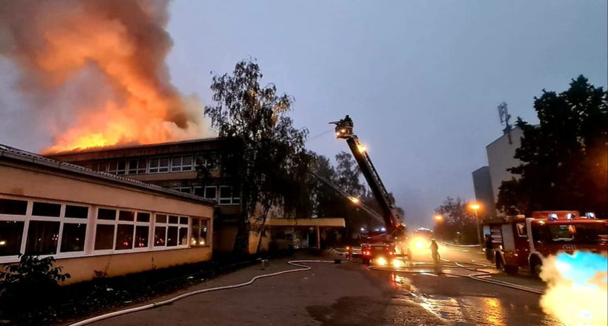Током ноћи букнуо пожар у школи у Загребу