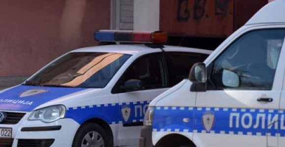 Derventa: Nakon otkaza, autom uletio u krug preduzeća