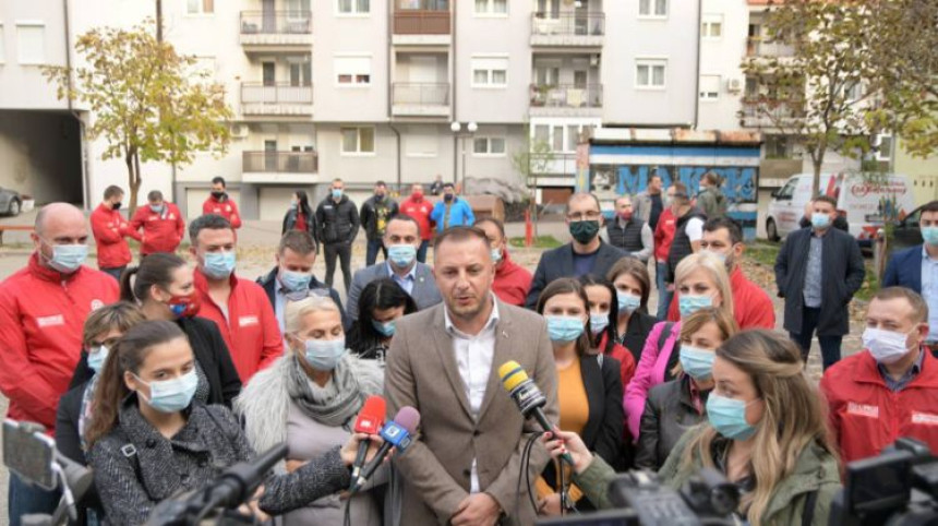 Sada i nekada: Glas za SNSD i Mićića - glas za despota i gazdu