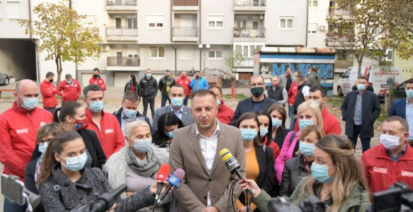 Sada i nekada: Glas za SNSD i Mićića - glas za despota i gazdu