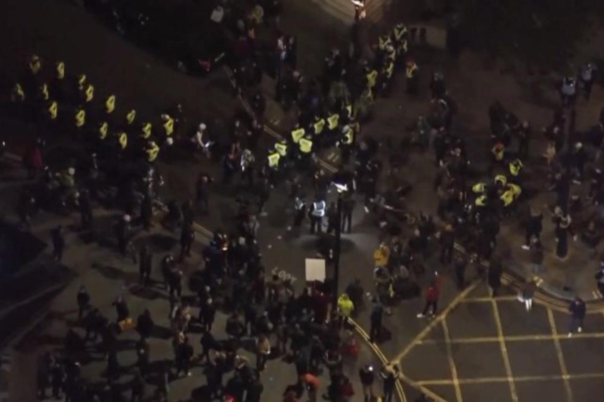 Neredi u Londonu zbog uvođenju karantina (VIDEO)