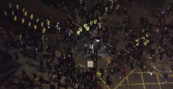 Neredi u Londonu zbog uvođenju karantina (VIDEO)