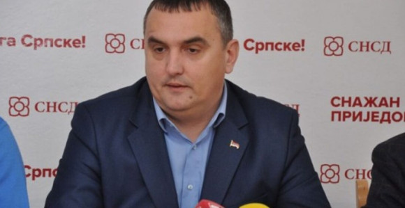 Blam: Prijavio da ga prisluškuju, našli daljinski za klimu
