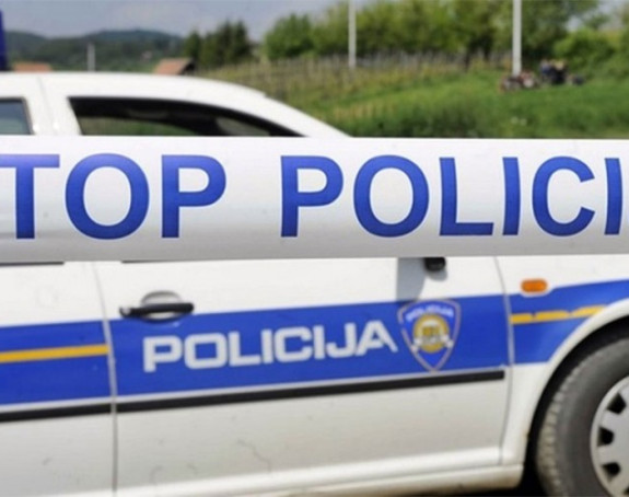 Muškarac ušao u stan i pucao, jedna osoba ranjena