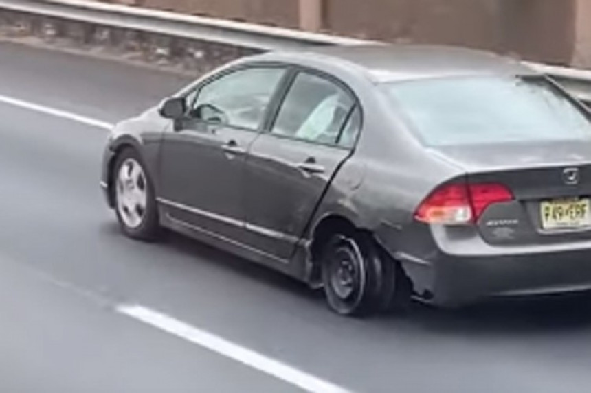 Vozila bez gume na auto-putu brzinom od 100 km/h