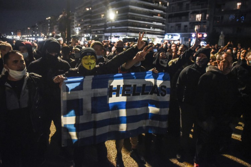 Хаос у Грчкој због карантина: 11 особа ухапшено