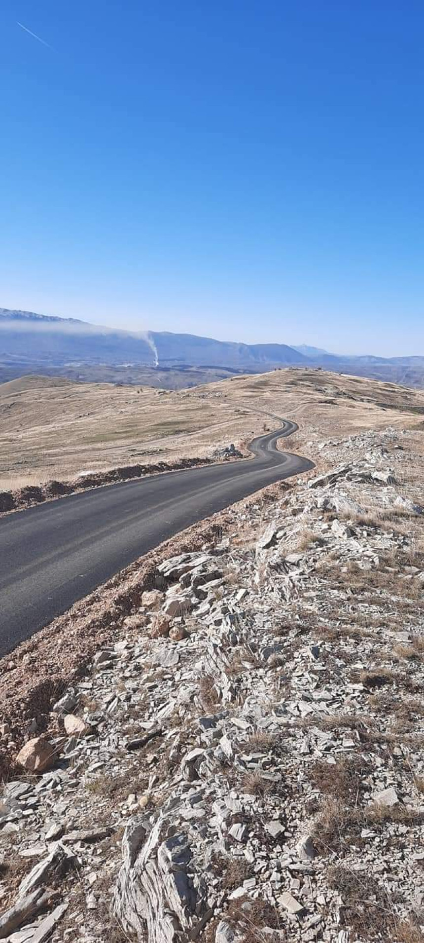 Drži vodu dok majstori odu: Za Dodika 3 km asfalta