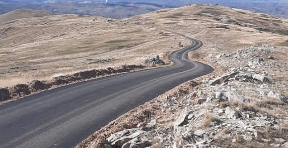 Drži vodu dok majstori odu: Za Dodika 3 km asfalta