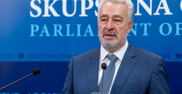 "Igramo na rezultat, ministri čistih biografija"