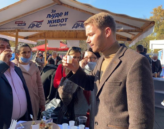 Stanivuković i ove godine čestitao krsnu slavu DNS-a