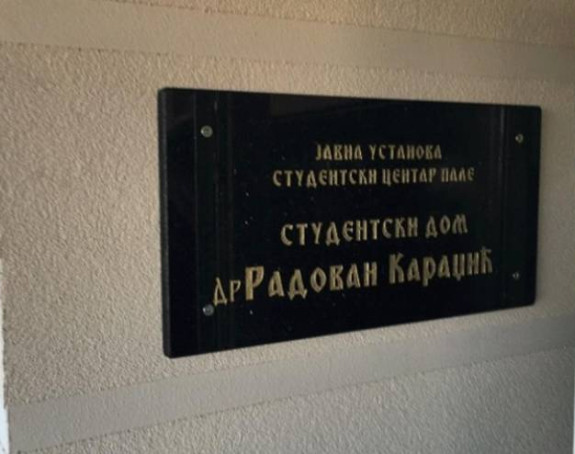 Нема ништа од скидања плоче са именом Караџића