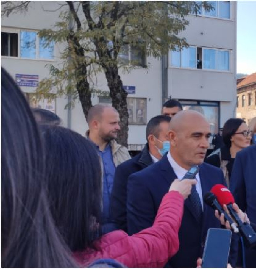 Ako se SNSD našao u pojmu ‘dezerter’ to govori o njima!