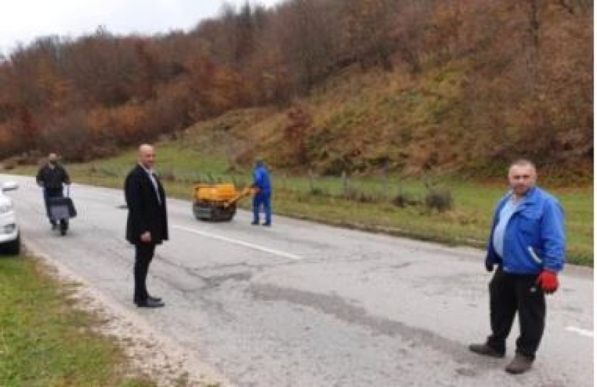 Skandal: Komunalno preduzeće radi na magistralnom putu