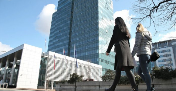 Finanasijski problemi: Sprema li se smanjenja plata za oko 32.000 korisnika budžeta?