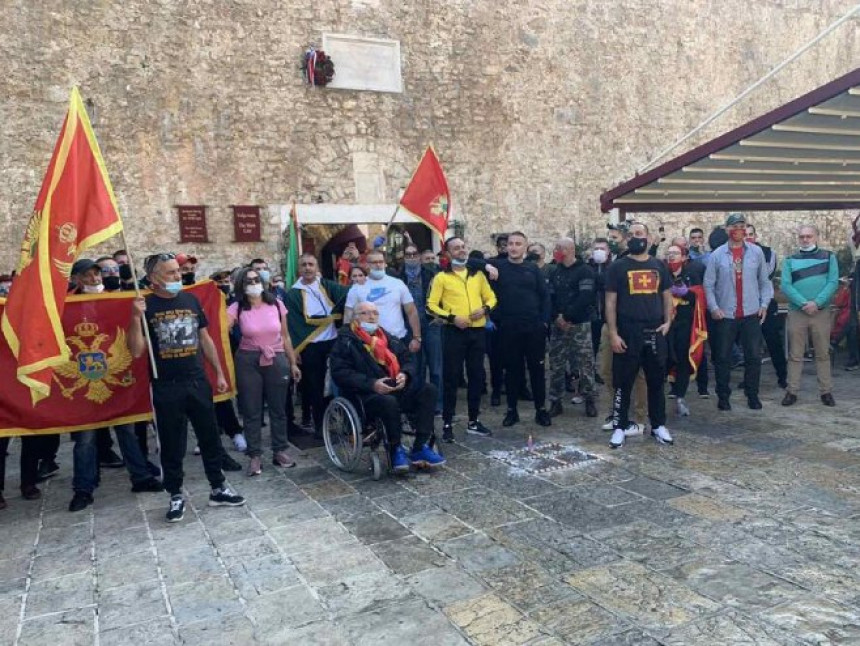 Ambasador Srbije u Crnoj Gori spriječen da položi vijence