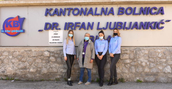 Mozzart obradovao voćem medicinare u Bihaću