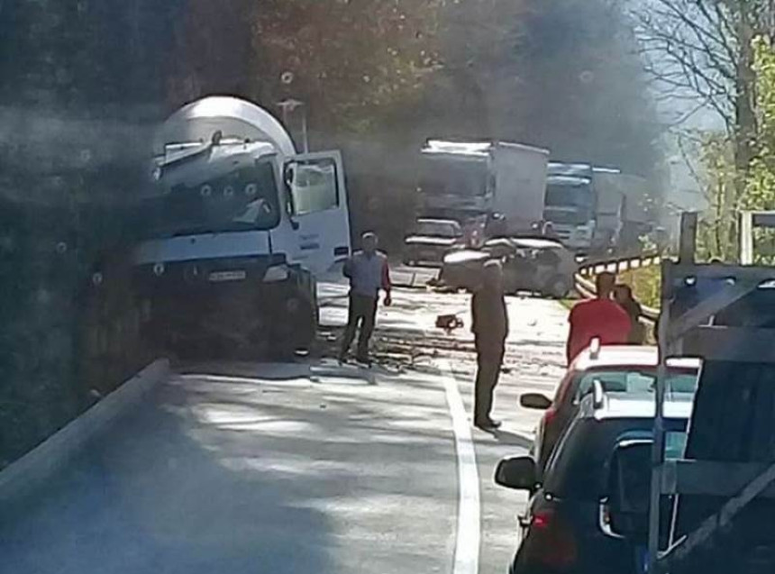 Teška nesreća kod Zvornika, jedna osoba poginula