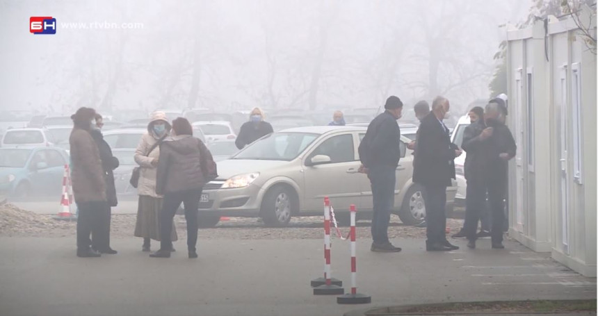 UKC pred izbore dijeli bonove za penzionere