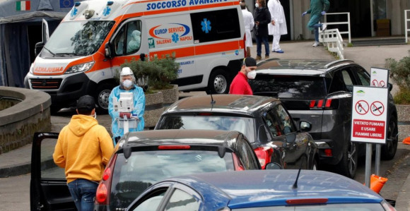 Korona van kontrole: Infuziju dobijaju na parkingu