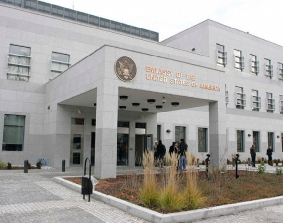 Ambasada SAD: Posmatračima dozvoliti pristup