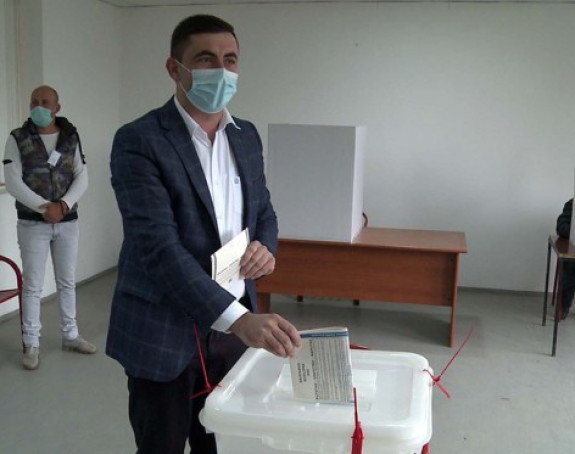 CIK: Petrović osvojio 47,5, Mićić 40,5 odsto glasova