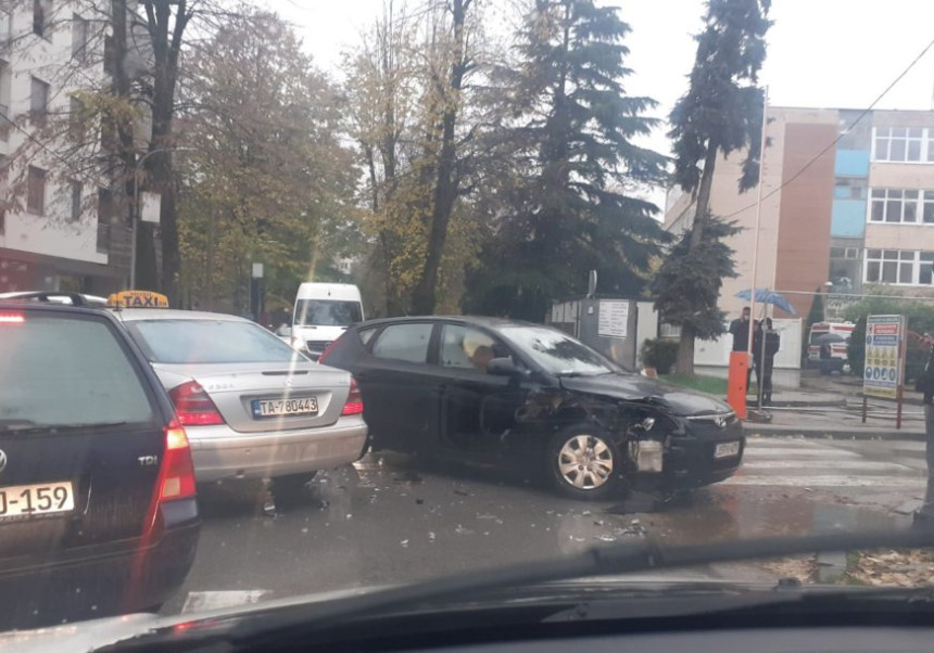 Banjaluka: Sudar vozila izazvao kolaps u saobraćaju