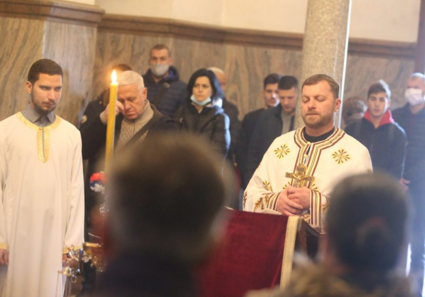 Banjaluka: Služba i svijeće za pokoj duše patrijarha