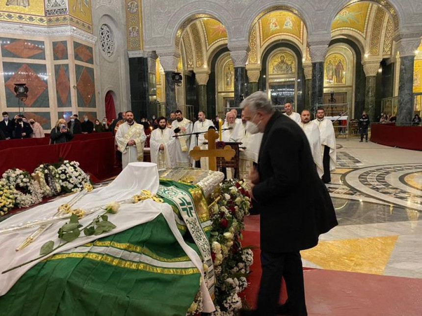 Кривокапић одао пошту преминулом патријарху Иринеју