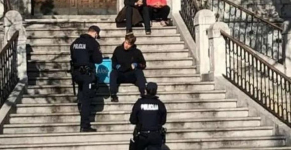 Slovenci kaznili mladića, jeo burek bez maske