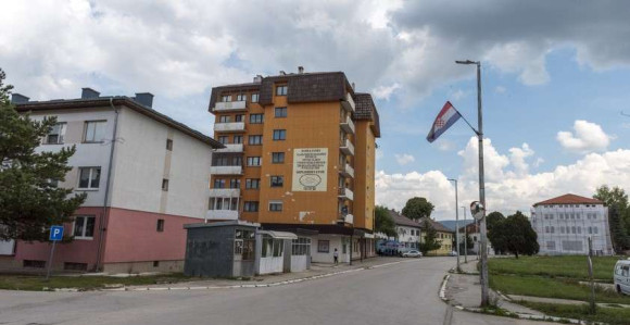 Живот у Гламочу као да је стао, улице у шпицу пусте