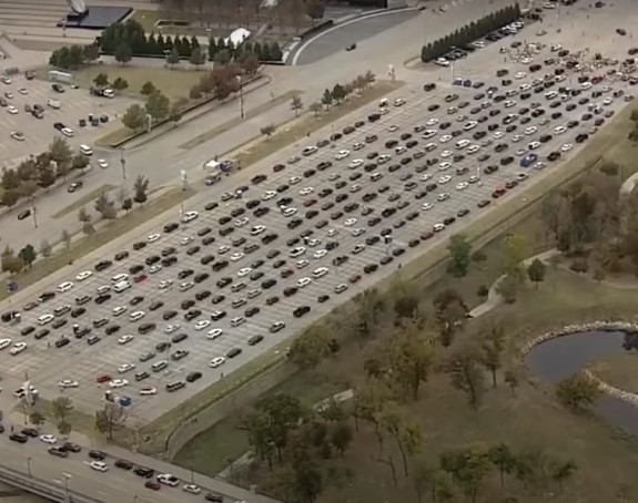 SAD: Više hiljada ljudi u koloni za pomoć