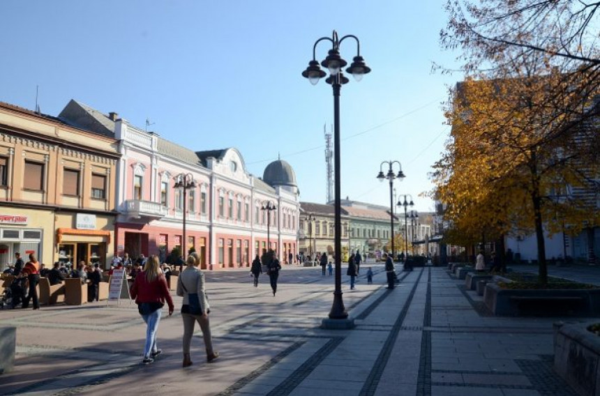 Počeo lockdown u Brčkom, ugostitelji izašli na ulice