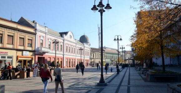 Počeo lockdown u Brčkom, ugostitelji izašli na ulice