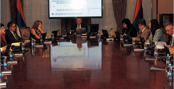 Planiraju deficit od 394 miliona, a ne odriču se komfora