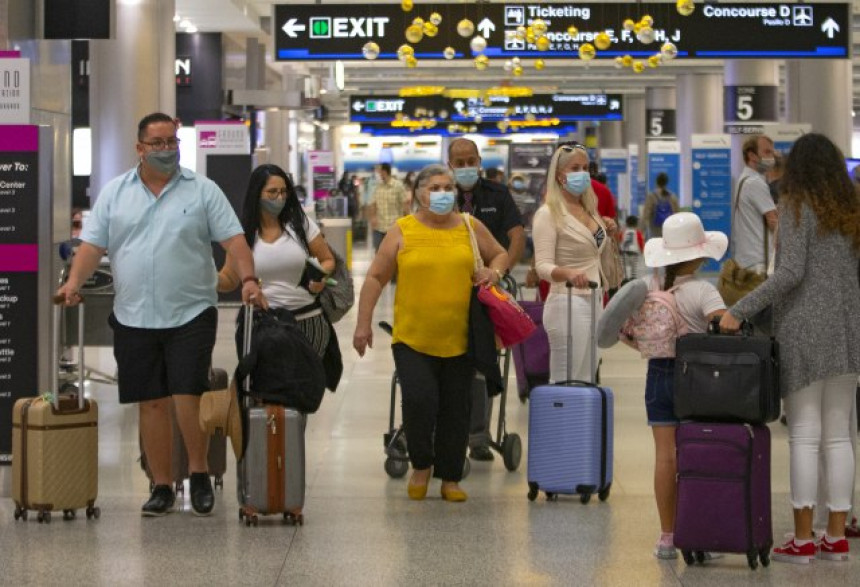 Samo vakcinisane osobe će moći da uđu u avion?