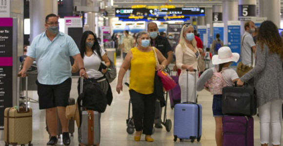 Samo vakcinisane osobe će moći da uđu u avion?