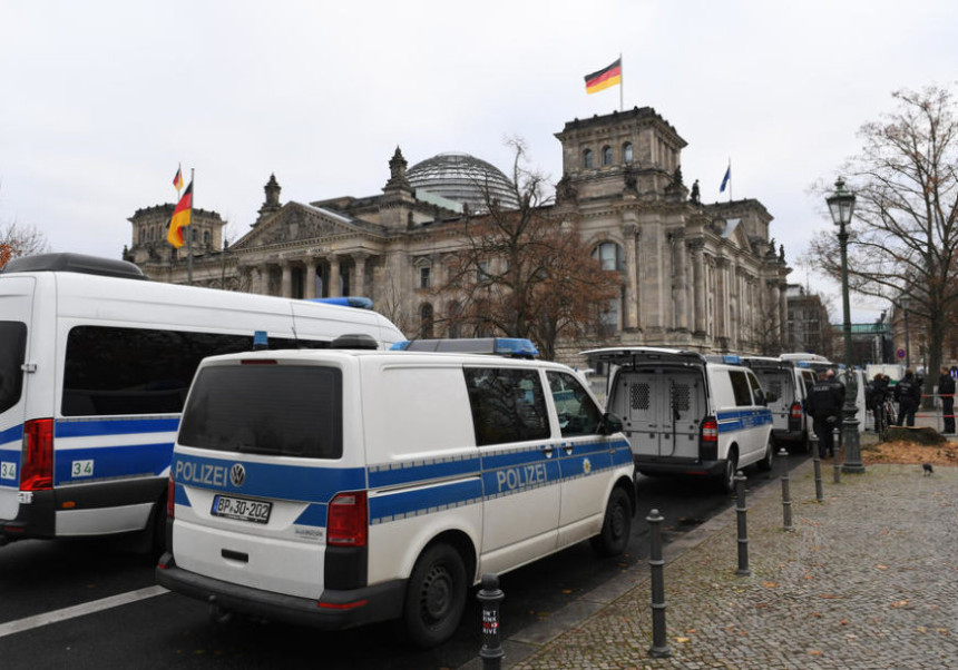Incident ispred kancelarije Angele Merkel