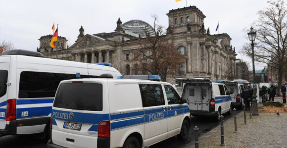 Incident ispred kancelarije Angele Merkel