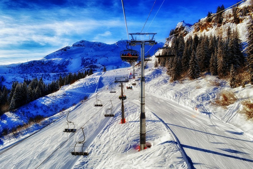 Francuska otvara skijališta tokom božićnih praznika