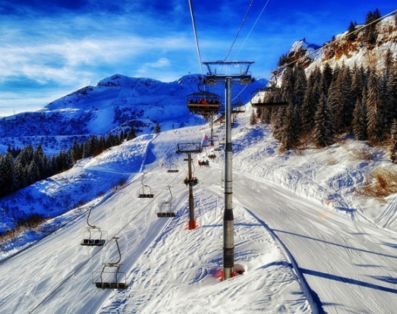 Francuska otvara skijališta tokom božićnih praznika