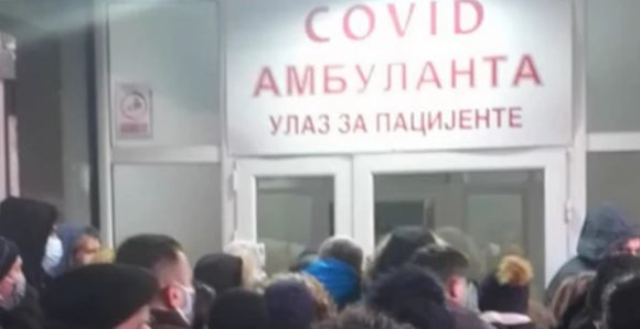 Šok snimci ispred kovid ambulanti (VIDEO)