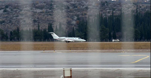 Višemjesečnu blokadu prekinuo avion sa Dodikom
