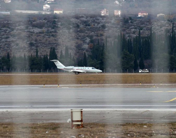 Višemjesečnu blokadu prekinuo avion sa Dodikom