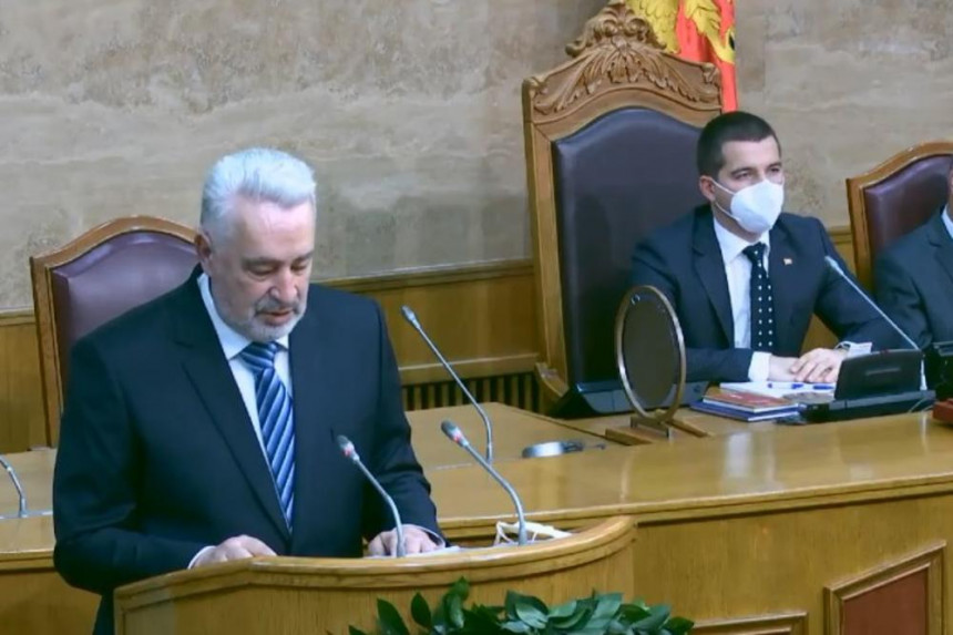 Кривокапић пред посланицима о раду владе и министрима