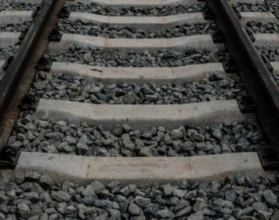 Voz naleteo na automobil, gurao ga 50 metara