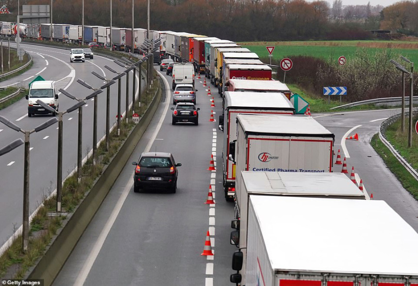 Počeo transport 800.000 doza vakcina u Britaniju