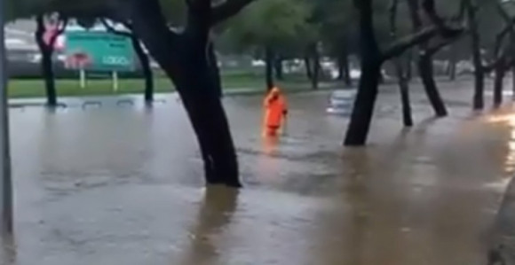 Split pod vodom - vatrogasci izvlače ljude (VIDEO)