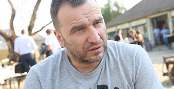 Glumac u bolnici zbog obostrane upale pluća