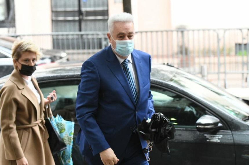 Taksijem na posao, Krivokapić za primjer političarima