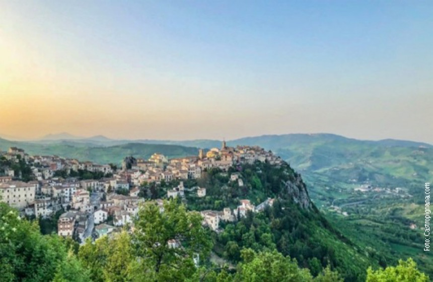Још једно живописно село у Италији нуди куће за 1 евро!